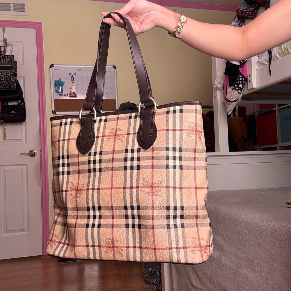 Burberry Haymarket Check tote in brown witb bhrberry box and burberry dust bag - Picture 7 of 14